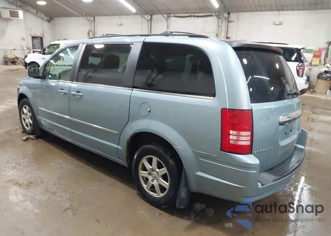 2010 Chrysler Town & Country Touring Plus z USA, uszkodzony, nr VIN 2A4RR8D16AR398542